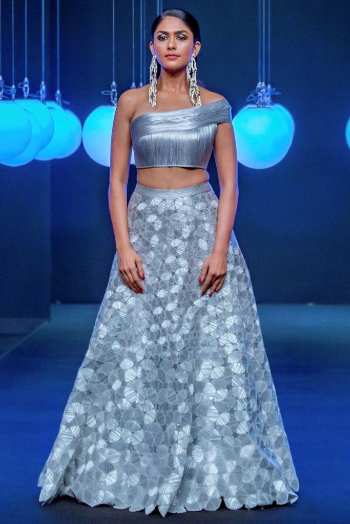 Mrunal Thakur in Rimzim Dadu LFW