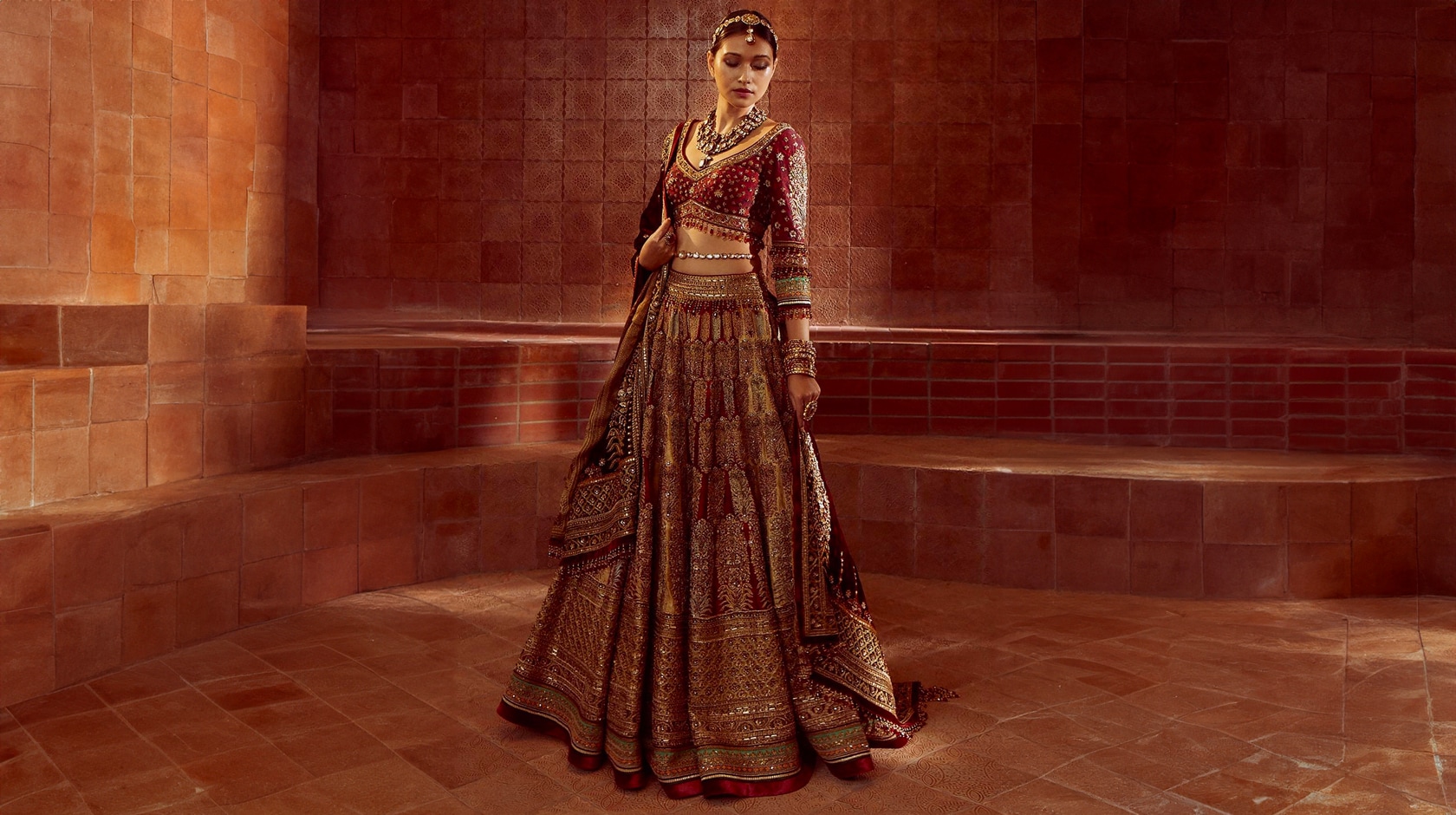 Tarun Tahiliani Designer Outfits | Aza Fashions