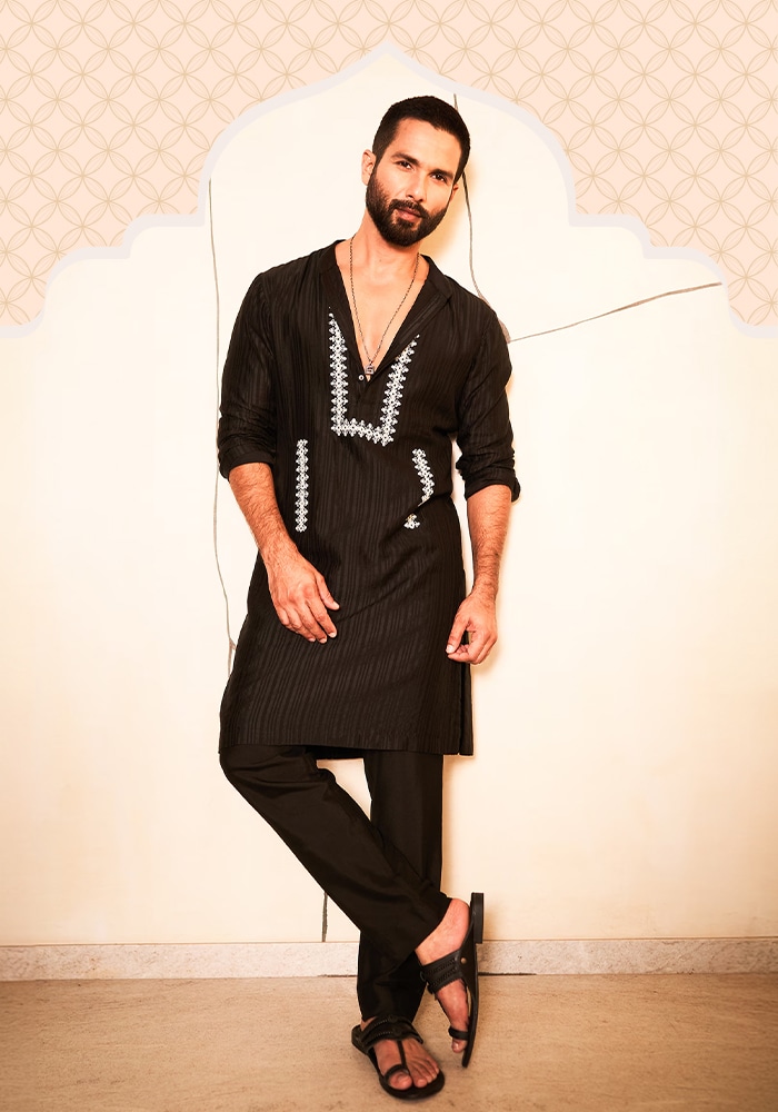 Shahid Kapoor Devnaagri black kurta set