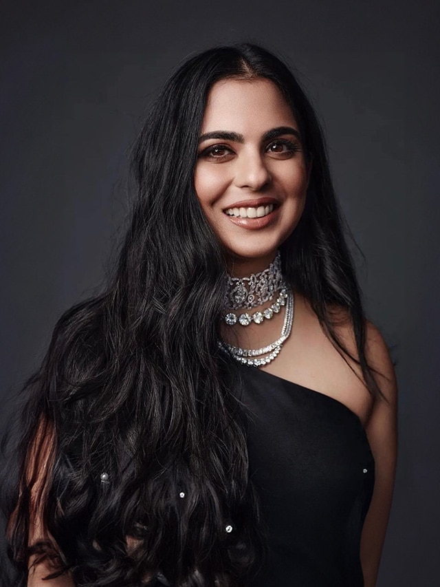 Check Out the Best 6 Looks of Isha Ambani Here