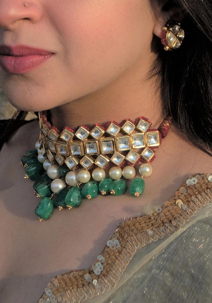 green chocker necklace in aza approved celebrity styles